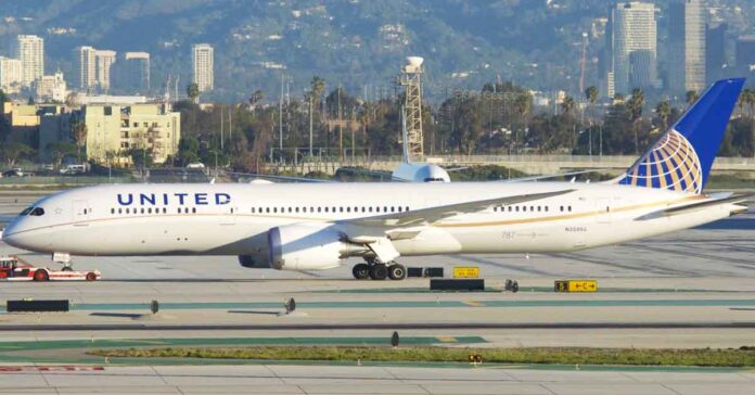 Why Did a United Airlines Boeing 787 Declare Mayday Just After Takeoff?