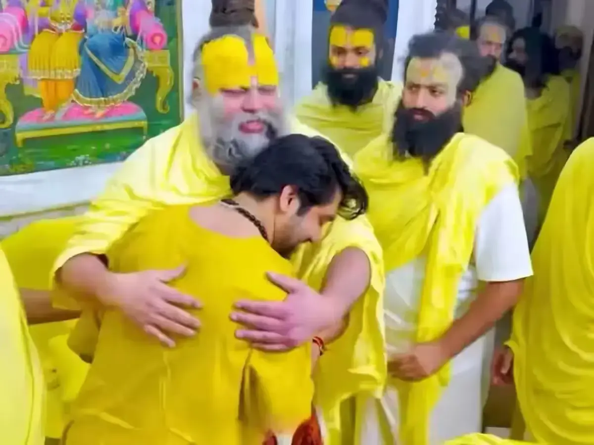Dhirendra Krishna Shastri Visits Vrindavan to Meet Premanand Maharaj Dhirendra Krishna Shastri meets Premanand Ji Maharaj in Vrindavan.