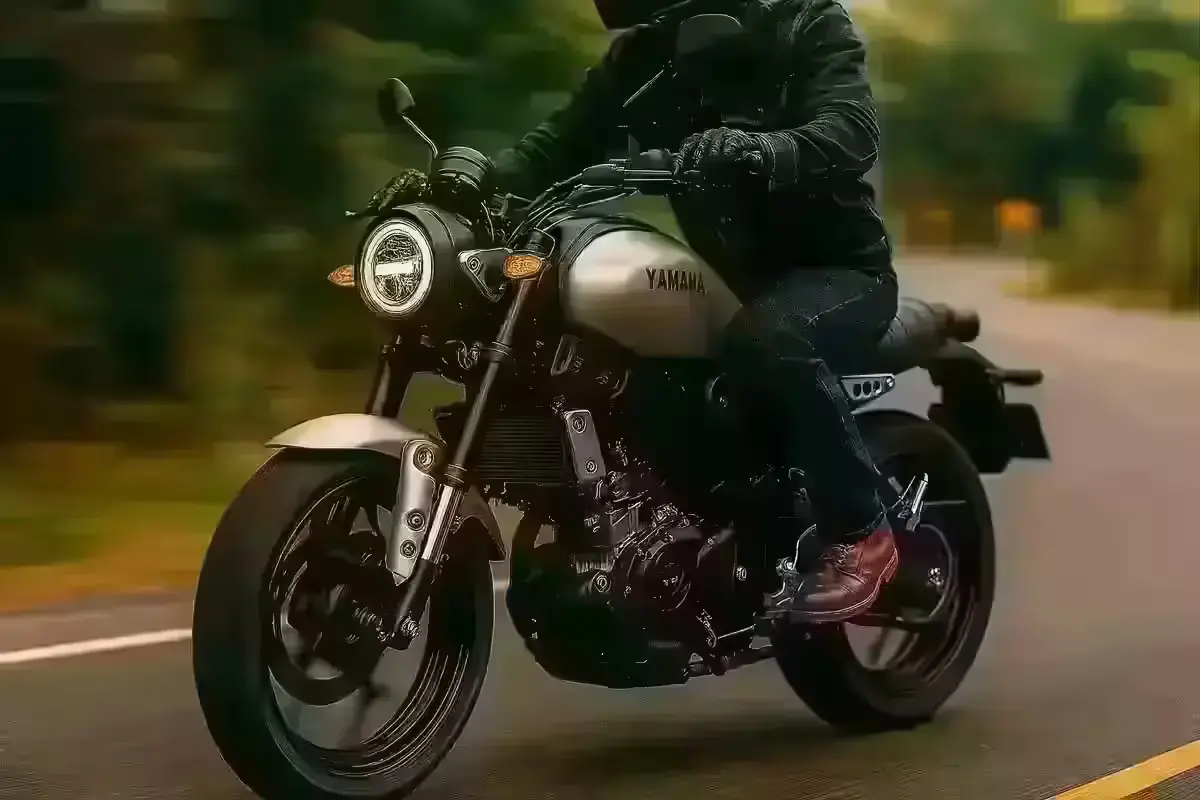 Yamaha XSR155 engine performance and mileage on city and highway roads